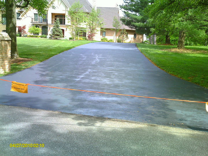 Private Street & Driveway Sealcoating